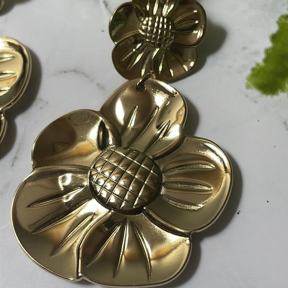 Zara Flower Drop Earrings - Picture 7 of 11